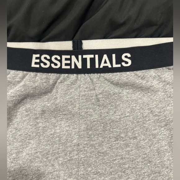 ESSENTIALS loungewear size L - Picture 2 of 3